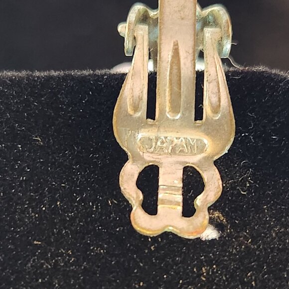 Vintage Cluster Clip On Earrings Japan Purple Faux Pearl And Glass Bead 1" - Picture 3 of 4